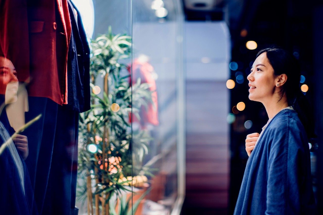 Royal Bank Premier customer shopping